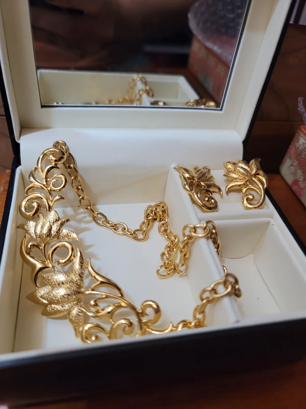Avon 1995 Gold Floral Statement Necklace & Clip Earrings Set